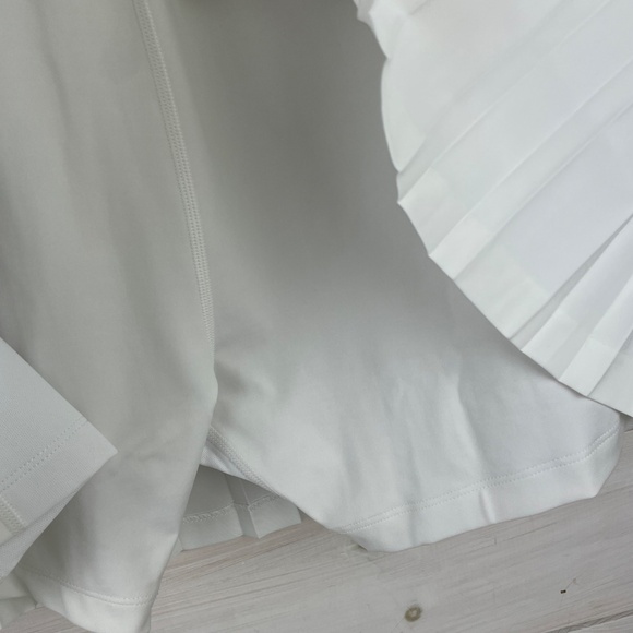 Peter Millar White Pleated Golf Tennis Skort Skirt - NWT $140 - Picture 4 of 8